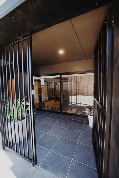 THE WAREHOUSE APARTMENTS - Accommodation Gladstone 4