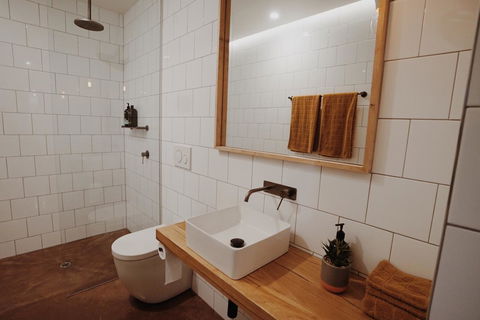 THE WAREHOUSE APARTMENTS - Accommodation Gladstone 10