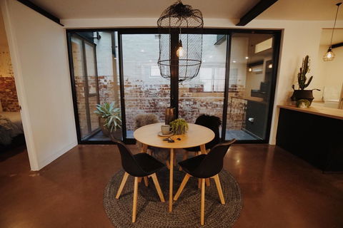THE WAREHOUSE APARTMENTS - Accommodation Gladstone 7