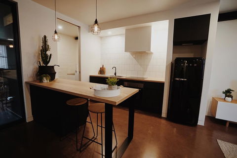 THE WAREHOUSE APARTMENTS - Accommodation Gladstone 8