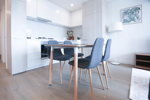 Box Hill 2 Bedroom Apt (La Maison) 02 - Accommodation Gladstone 1