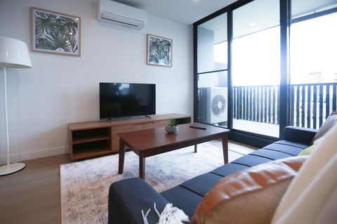Box Hill 2 Bedroom Apt (La Maison) 02 - Accommodation Gladstone 2