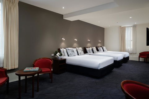 The Victoria Hotel - Accommodation Gladstone 2