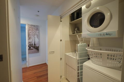 ACD Apartments - Accommodation Gladstone 5