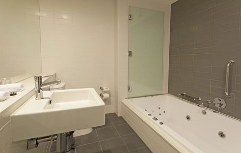 Causeway 353 Hotel - Accommodation Gladstone 9