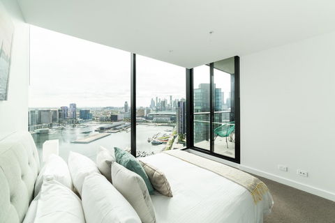 Melbourne Private Apartments - Collins Wharf Waterfront, Docklands - Accommodation Gladstone 0