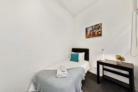 Signature Waterfront Apartments - Accommodation Gladstone 1