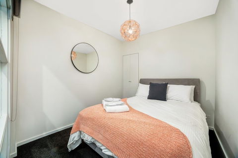 Signature Waterfront Apartments - Accommodation Gladstone 19