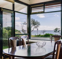 Beach Front Beauty - Ocean front views - Accommodation Gladstone