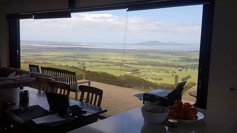 One Tree Hill Wilson Prom And Ocean Views - Accommodation Gladstone 0
