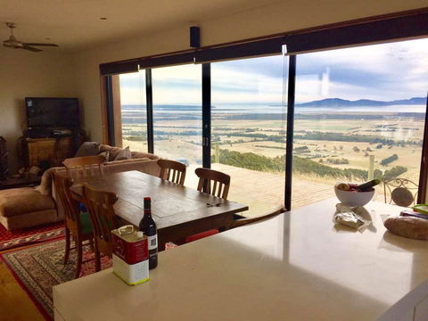 One Tree Hill Wilson Prom And Ocean Views - Accommodation Gladstone 3