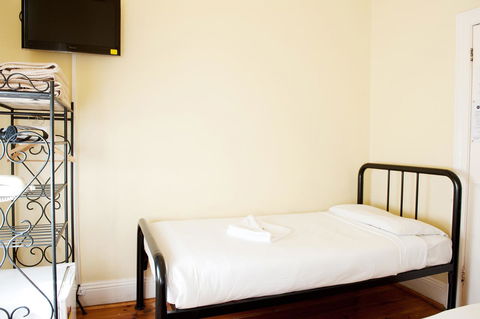 Hotel Claremont Guest House - Accommodation Gladstone 5