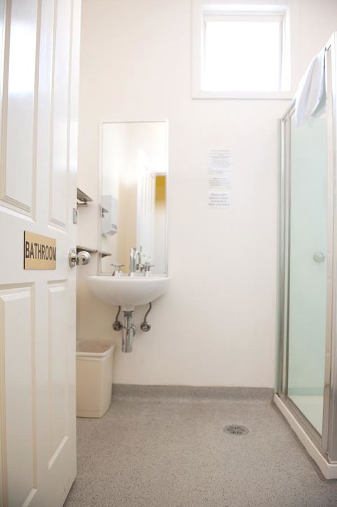 Hotel Claremont Guest House - Accommodation Gladstone 42