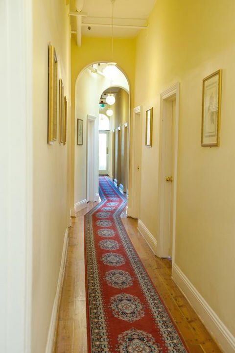Hotel Claremont Guest House - Accommodation Gladstone 2