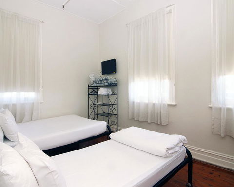 Hotel Claremont Guest House - Accommodation Gladstone 13