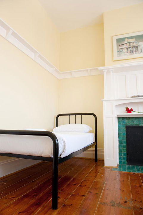 Hotel Claremont Guest House - Accommodation Gladstone 4