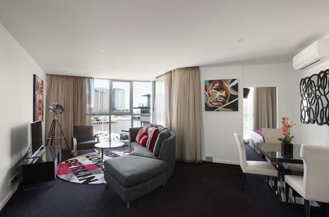 The Sebel Melbourne Docklands Hotel - Accommodation Gladstone 16