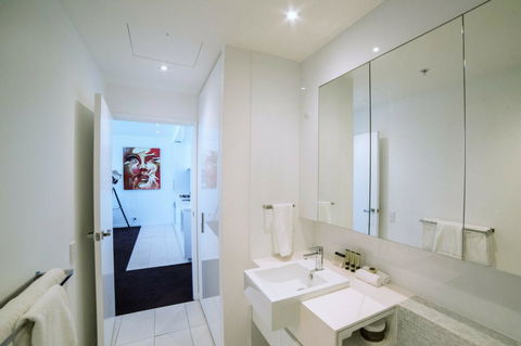 The Sebel Melbourne Docklands Hotel - Accommodation Gladstone 4