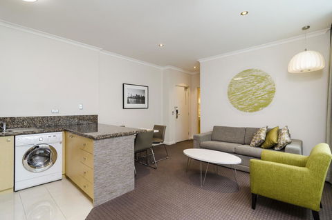 Clarion Suites Gateway - Accommodation Gladstone 29