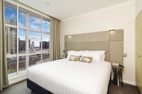 Clarion Suites Gateway - Accommodation Gladstone 6