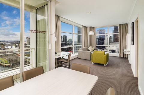 Clarion Suites Gateway - Accommodation Gladstone 0
