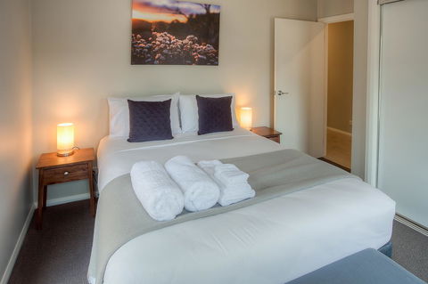 Luxury Abalina Cottages - Accommodation Gladstone 9