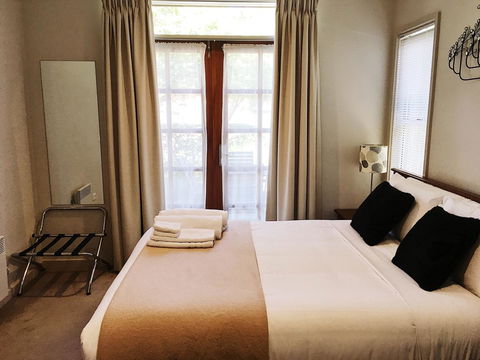 Luxury Abalina Cottages - Accommodation Gladstone 4