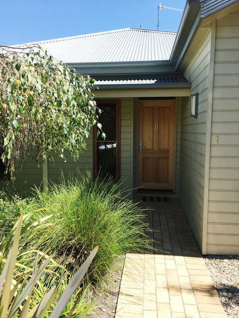 Luxury Abalina Cottages - Accommodation Gladstone 36
