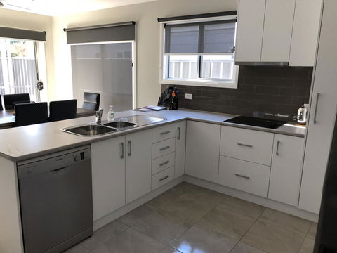 Luxury Abalina Cottages - Accommodation Gladstone 18