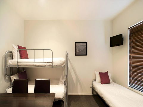 The Waves Apartments - Accommodation Gladstone 30