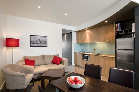 The Waves Apartments - Accommodation Gladstone 2