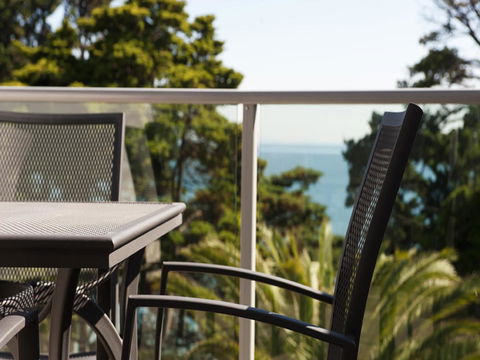 The Waves Apartments - Accommodation Gladstone 5