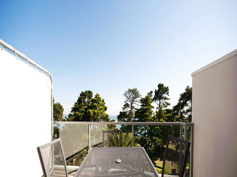 The Waves Apartments - Accommodation Gladstone 3