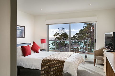 The Waves Apartments - Accommodation Gladstone 0