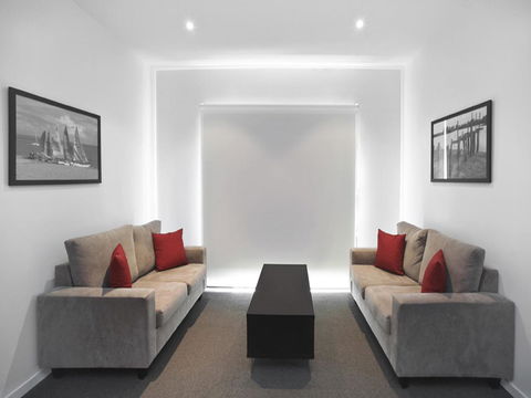 The Waves Apartments - Accommodation Gladstone 10