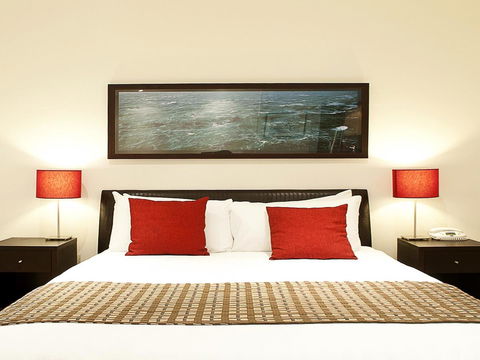 The Waves Apartments - Accommodation Gladstone 9