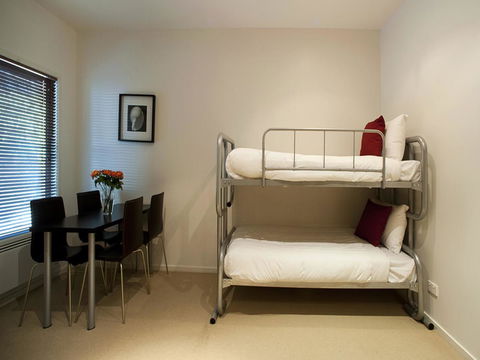The Waves Apartments - Accommodation Gladstone 18