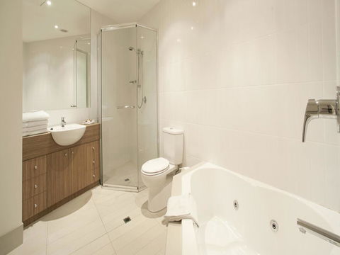 The Waves Apartments - Accommodation Gladstone 25
