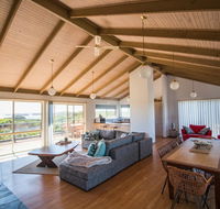 Sunsets on Martyrs Beach House - Ocean Views - Accommodation Gladstone