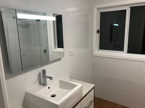 The Hill House - Accommodation Gladstone 11