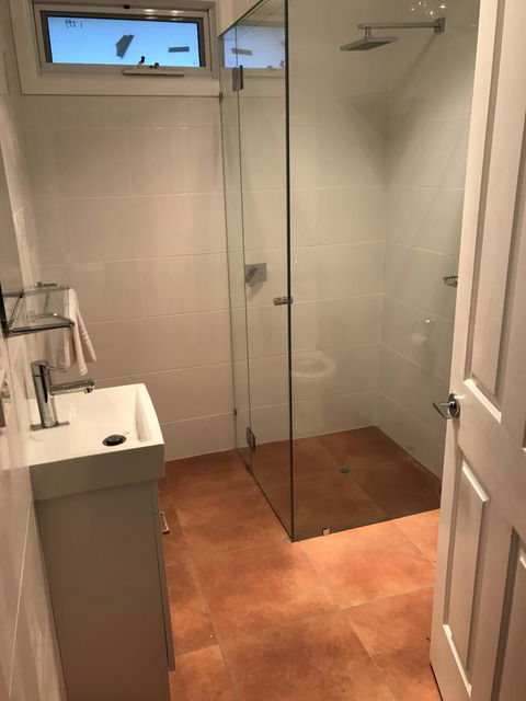 The Hill House - Accommodation Gladstone 5