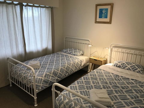 The Hill House - Accommodation Gladstone 10