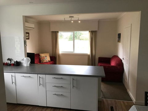 The Hill House - Accommodation Gladstone 4