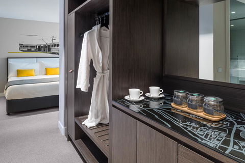 Peppers Docklands - Accommodation Gladstone 23