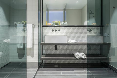 Peppers Docklands - Accommodation Gladstone 6