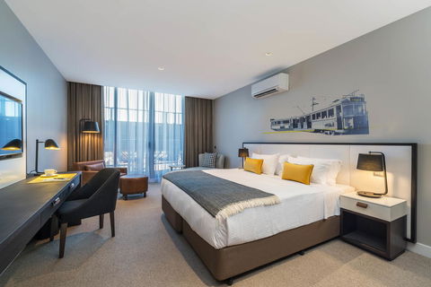 Peppers Docklands - Accommodation Gladstone 0