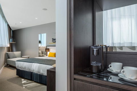 Peppers Docklands - Accommodation Gladstone 16