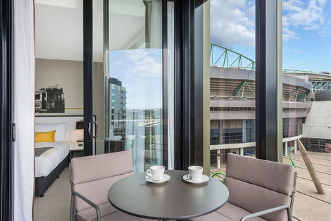Peppers Docklands - Accommodation Gladstone 25