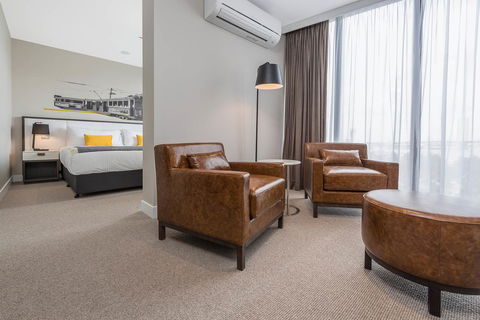 Peppers Docklands - Accommodation Gladstone 30