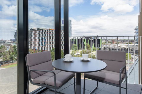 Peppers Docklands - Accommodation Gladstone 4